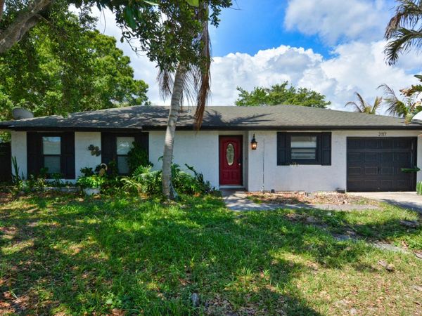 2117 SE East Dunbrooke Circle, Port St. Lucie, FL 34952