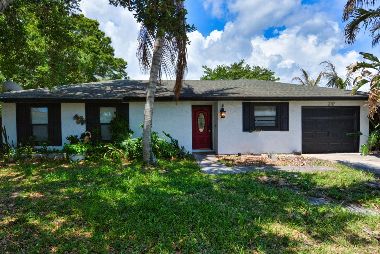 2117 SE East Dunbrooke Circle, Port Saint Lucie, FL 34952 Photo