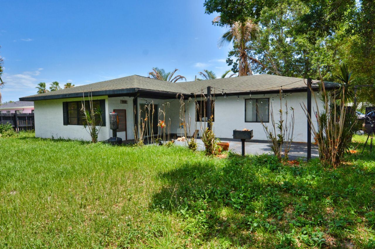 2117 SE East Dunbrooke Circle, Port Saint Lucie, FL 34952 Photo