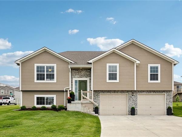 1003 NW Hilltop Lane, Grain Valley, MO 64029