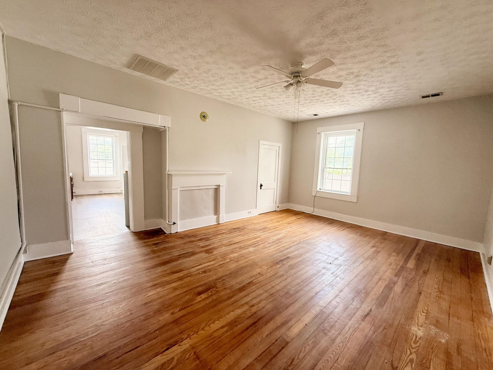 101 W Broadway Street, Harrodsburg, KY 40330 Main Photo