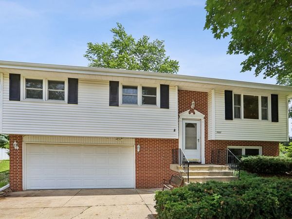3207 Indianwood Lane , Joliet, IL 60431