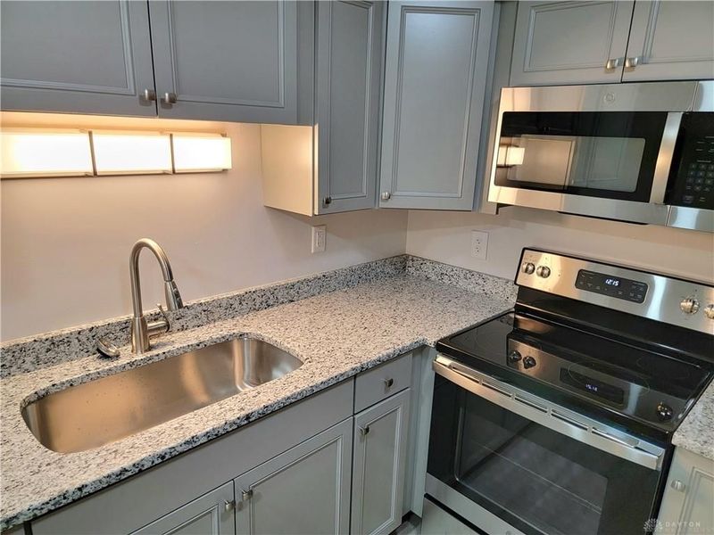 1104 Cambridge, New Carlisle, OH 45344 Photo 6