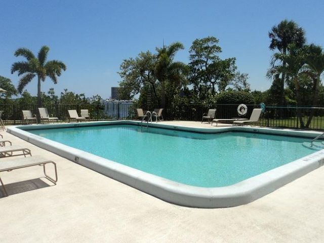 1660 Twelve Oaks Way, Unit 203, North Palm Beach, FL 33408 Photo