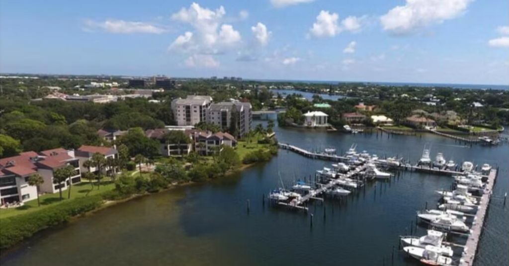 1660 Twelve Oaks Way, Unit 203, North Palm Beach, FL 33408 Photo