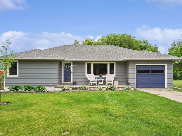 1820 4Th Avenue, Grinnell, IA 50112