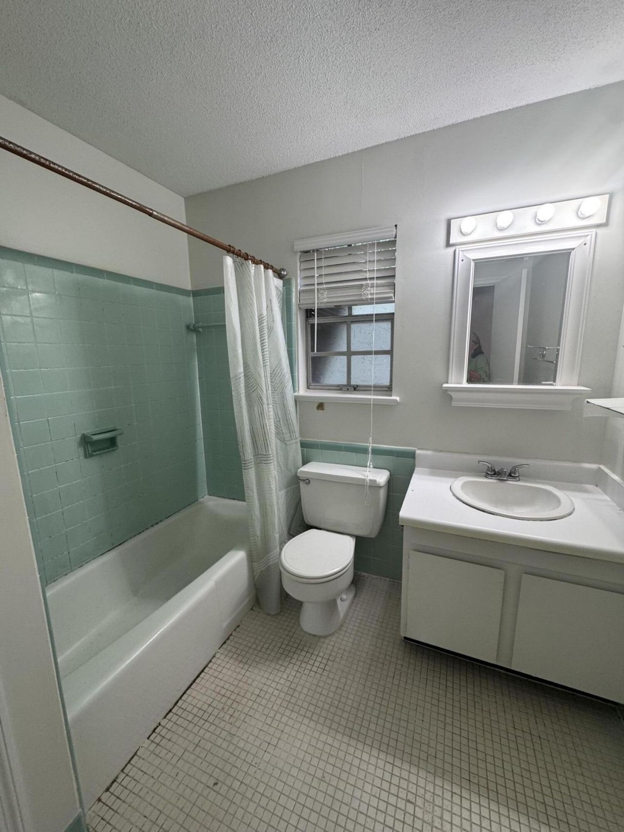 870 Colony Drive Photo 10
