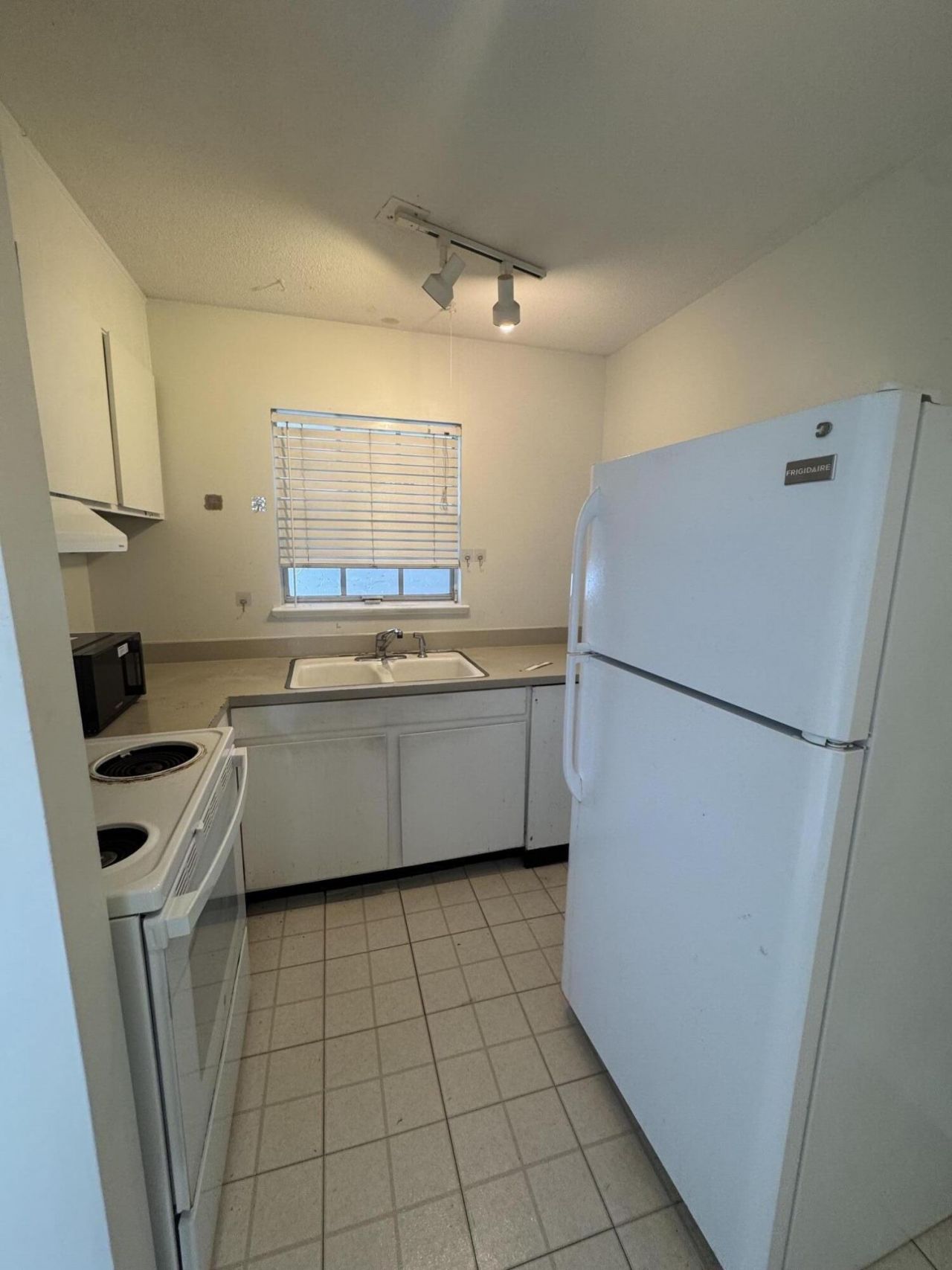870 Colony Drive Photo 8