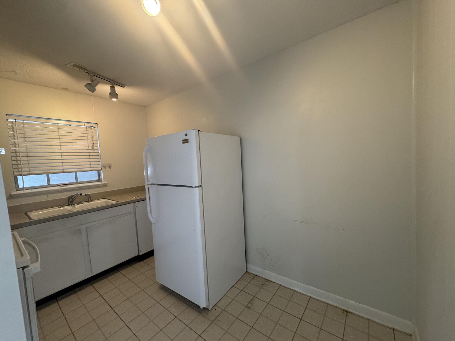 870 Colony Drive Photo 9