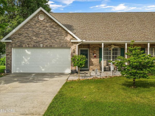 1676 Emerald Pointe Lane, Knoxville, TN 37918