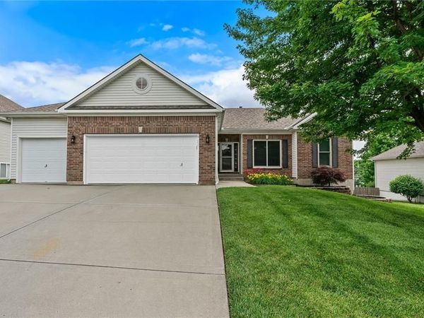 9801 N Farley Avenue, Kansas City, MO 64157