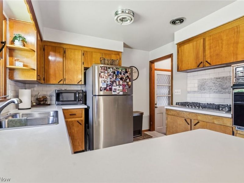 1410 W Valentine , Canton, OH 44708 Photo 11