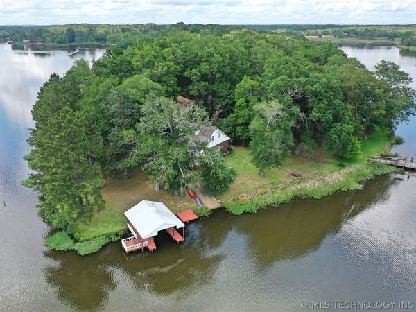 1122 Peninsula Drive, Fort Towson, OK 74735