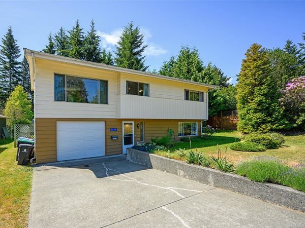 1617 Robb Ave , Comox, BC V9M 2Y3