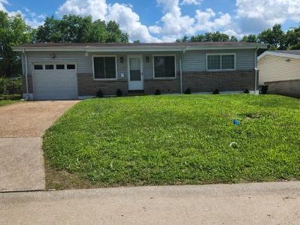 2252 Luxmore Drive, St Louis, MO 63136