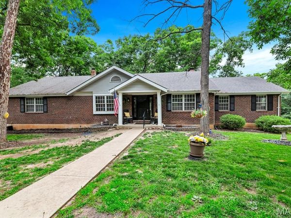 1338 Gainsborough Court, Lake Sherwood, MO 63357