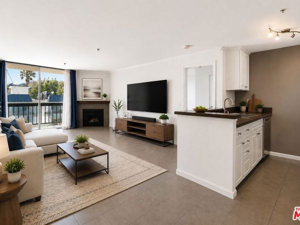 7320 Hawthorn Avenue, Unit 203, Los Angeles, CA 90046