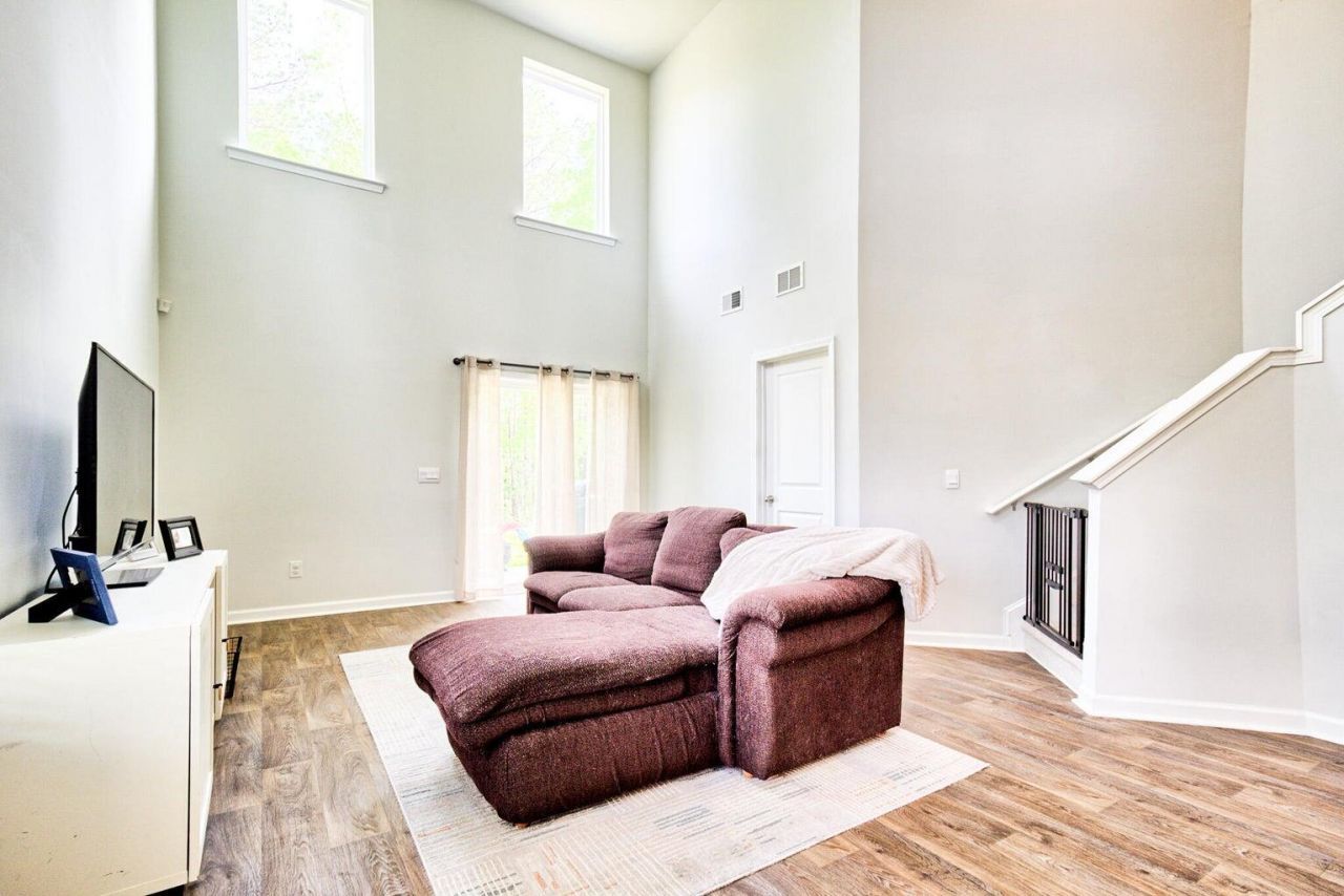 115 E Sunrise Lane Photo 8