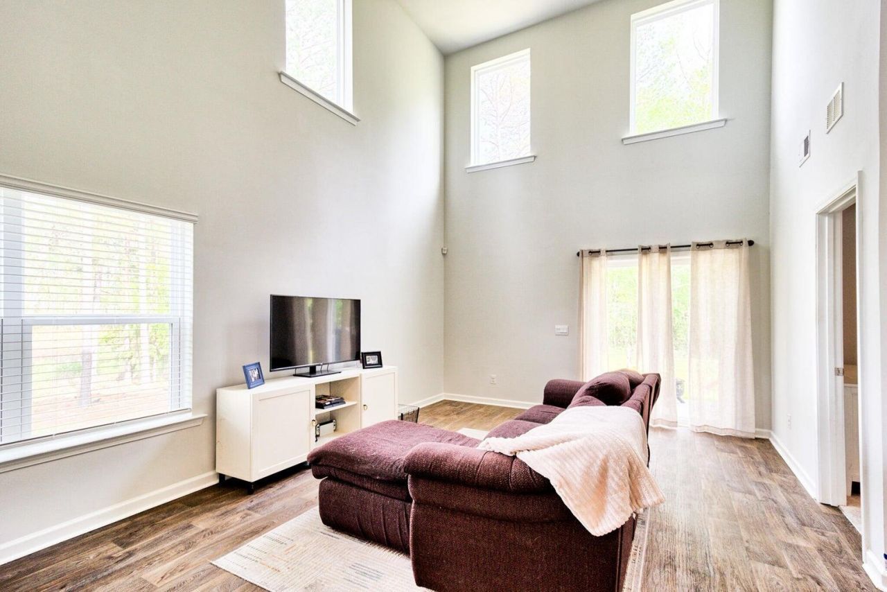 115 E Sunrise Lane Photo 9