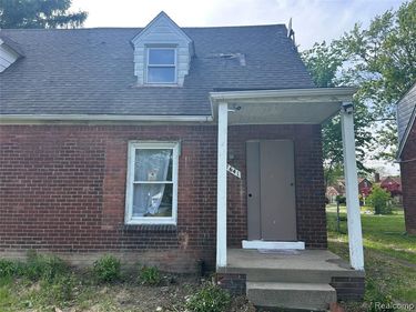 12641 Kelly Road, Detroit, MI 48224