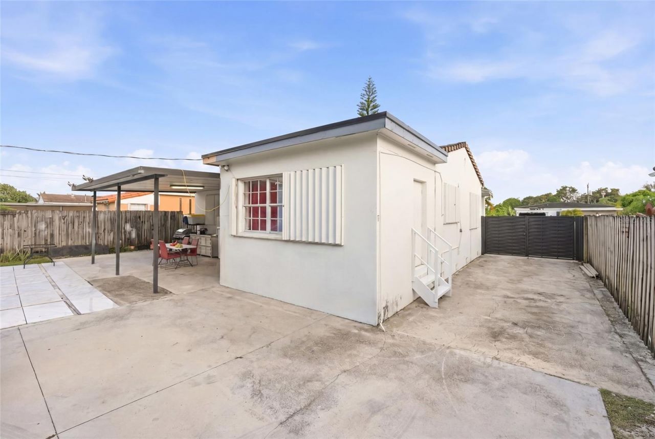 465 E 38th Street , Hialeah, FL 33013 Photo
