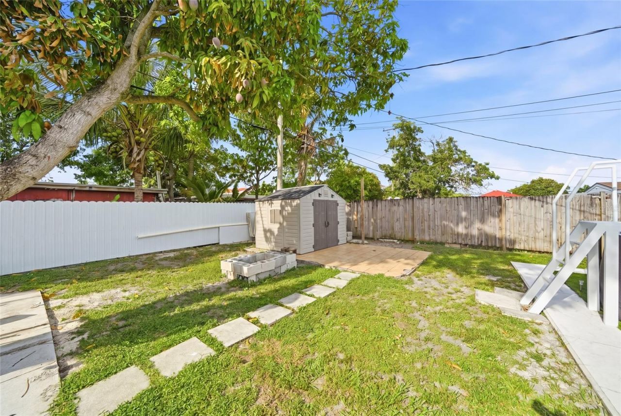 465 E 38th Street , Hialeah, FL 33013 Photo