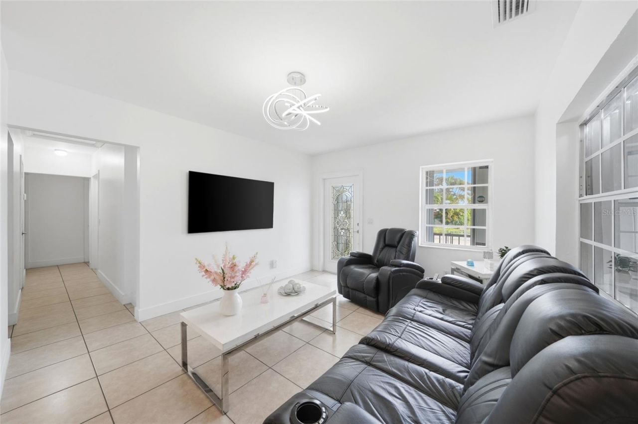 465 E 38th Street , Hialeah, FL 33013 Photo