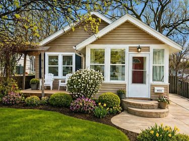 6025 Parker Street, Omaha, NE 68104
