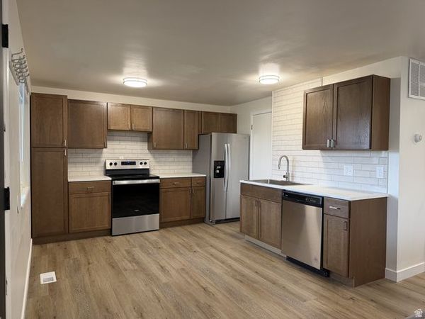 895 E ARROWHEAD LN , Murray, UT 84107