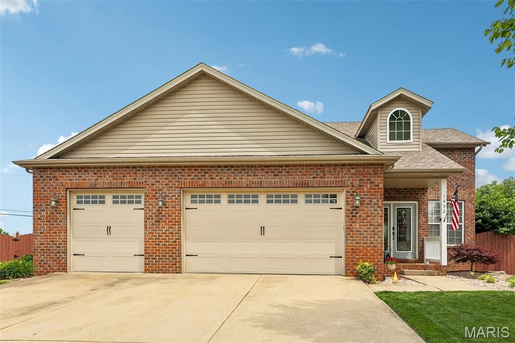 1452 Dale Drive, Troy, IL 62294 Main Photo