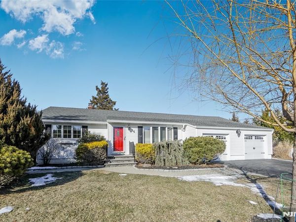 16 Glen Place, OLD TAPPAN, NJ 07675