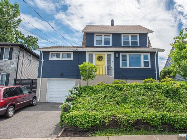 118 Hamilton Avenue, Hasbrouck Heights, NJ 07604