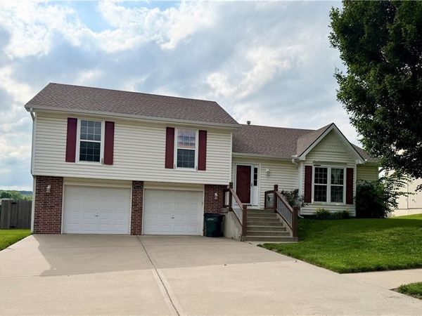 3918 Dixie Drive, Leavenworth, KS 66048
