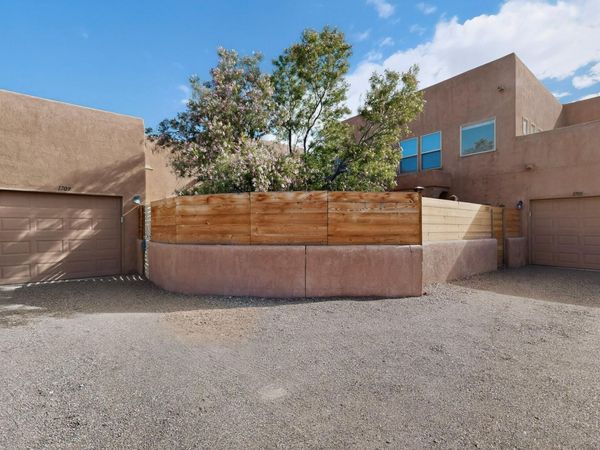 1709 Violetas Road NW, Albuquerque, NM 87104