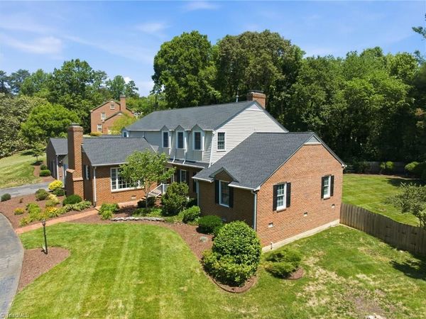 1300 Robin Hood Road , High Point, NC 27262