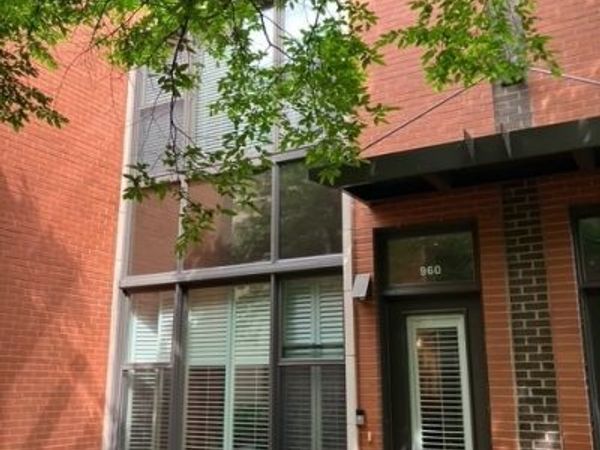 960 N Crosby Street , Chicago, IL 60610