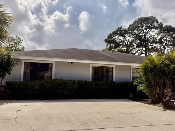 9121 E Highland Pines Drive, Palm Beach Gardens, FL 33418
