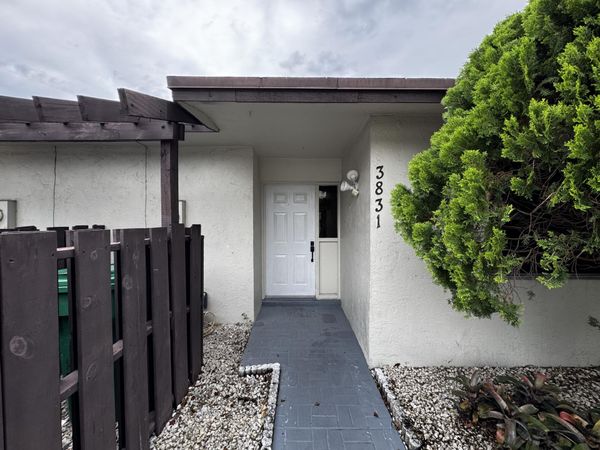 3831 SW 69th Avenue, Miramar, FL 33023