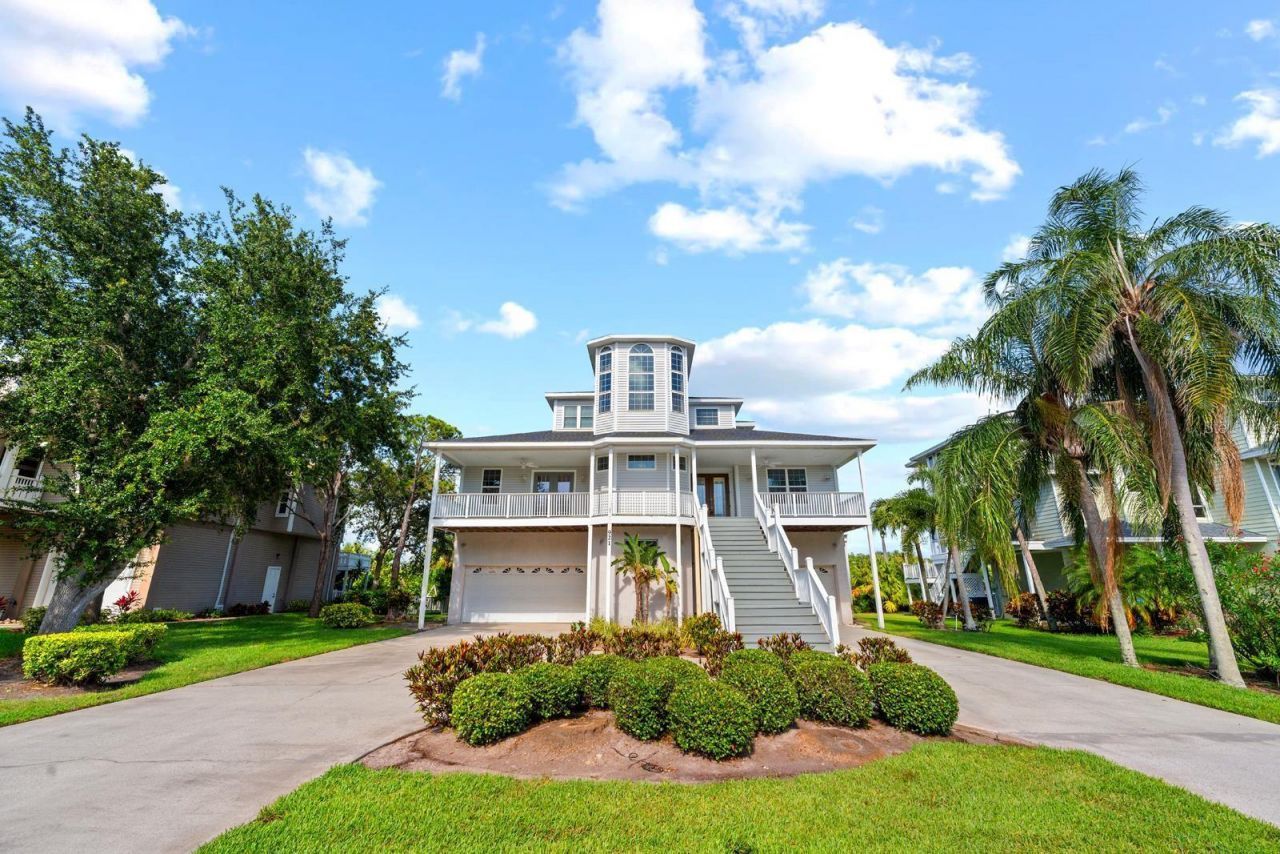 921 Point Seaside Drive, Crystal Beach, FL 34681 Photo