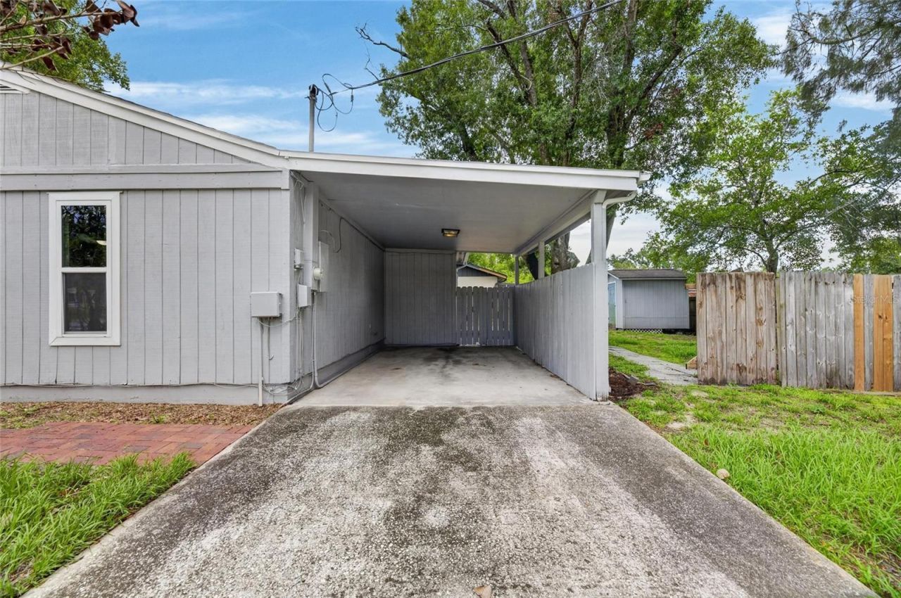 5001 Whiteway Drive , Tampa, FL 33617 Photo
