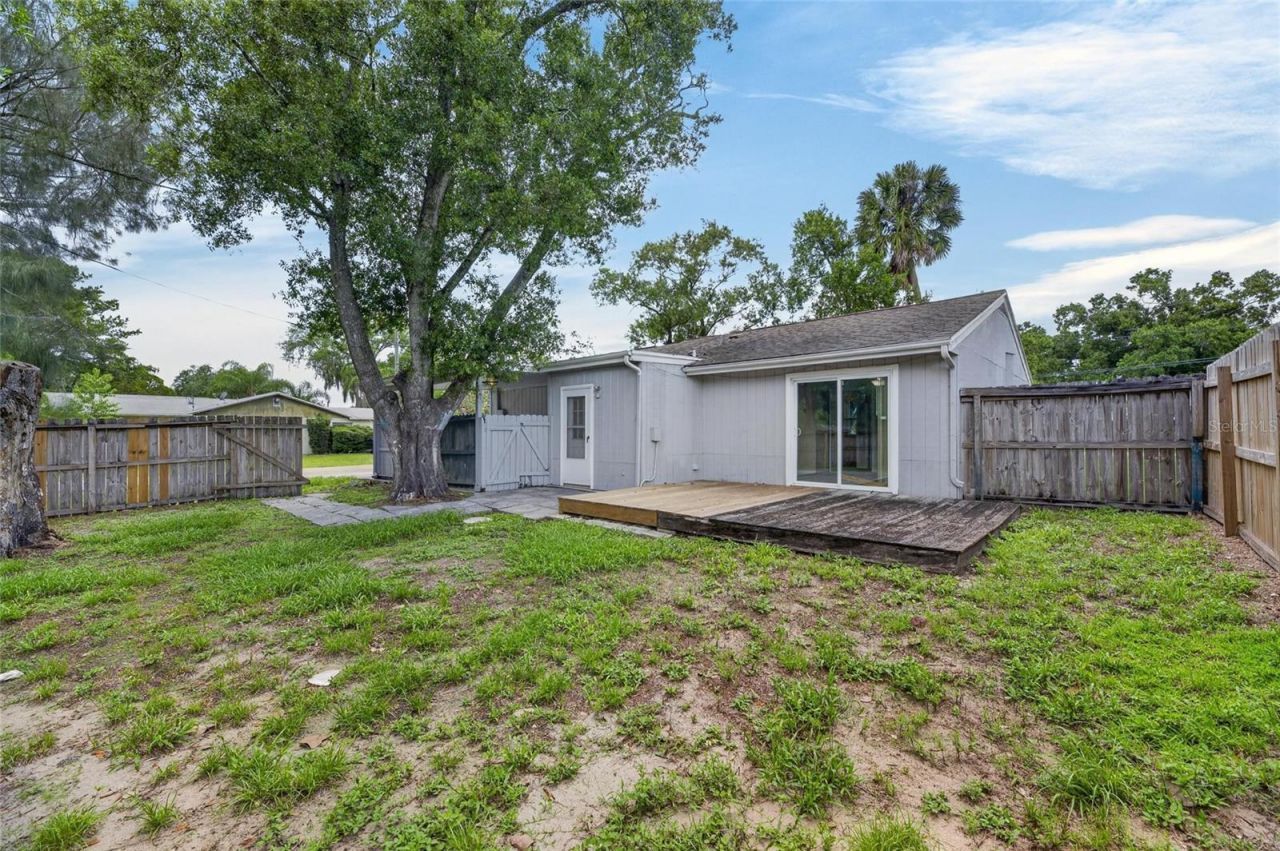 5001 Whiteway Drive , Tampa, FL 33617 Photo