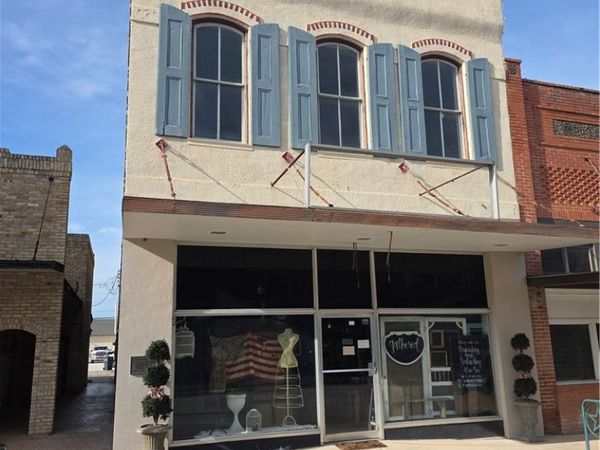 130 E Main Street , Cuero, TX 77954