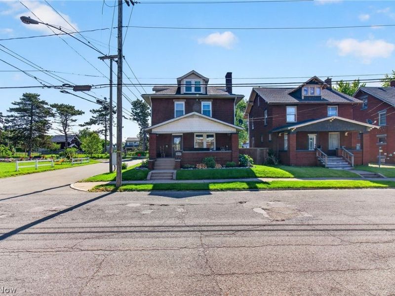140 Smith Avenue NW, Canton, OH 44708 Photo 2
