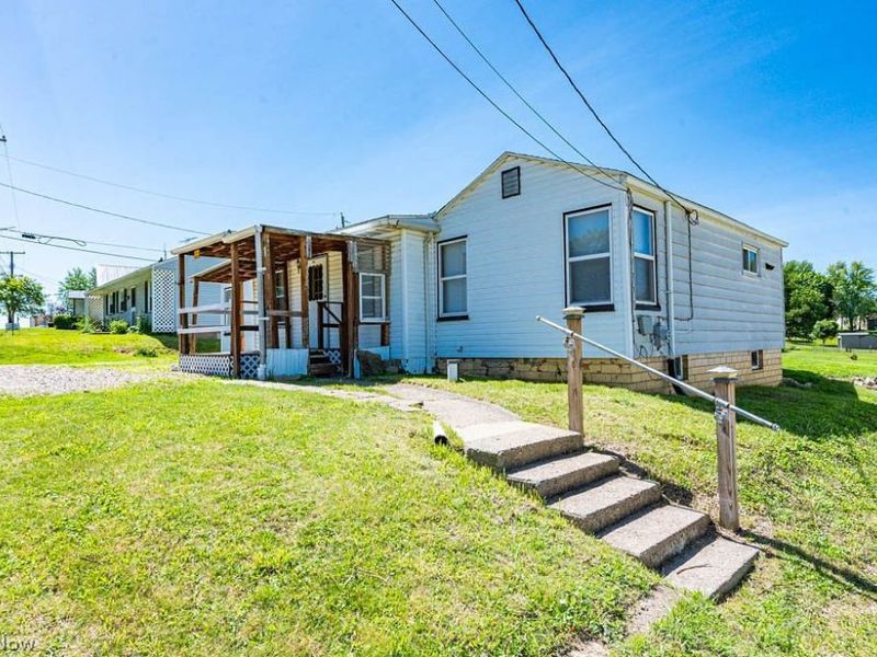 323 Steubenville Road SE, Carrollton, OH 44615 Photo 3