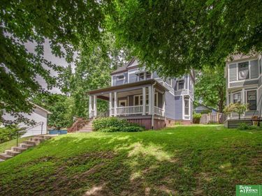 1109 S 33 Street, Omaha, NE 68105