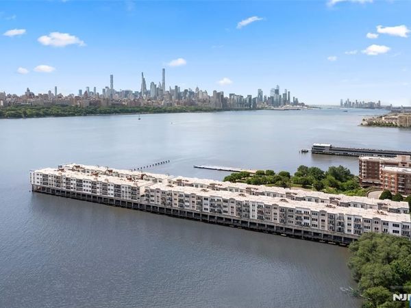 250 The Promenade, EDGEWATER, NJ 07020
