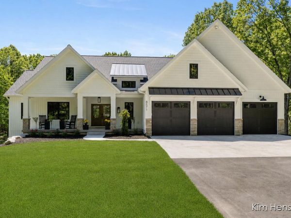 8571 Young Avenue NE, Rockford, MI 49341