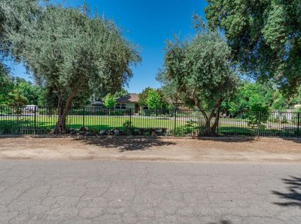 5426 Columbia Dr, Fresno, CA 93727 Photo