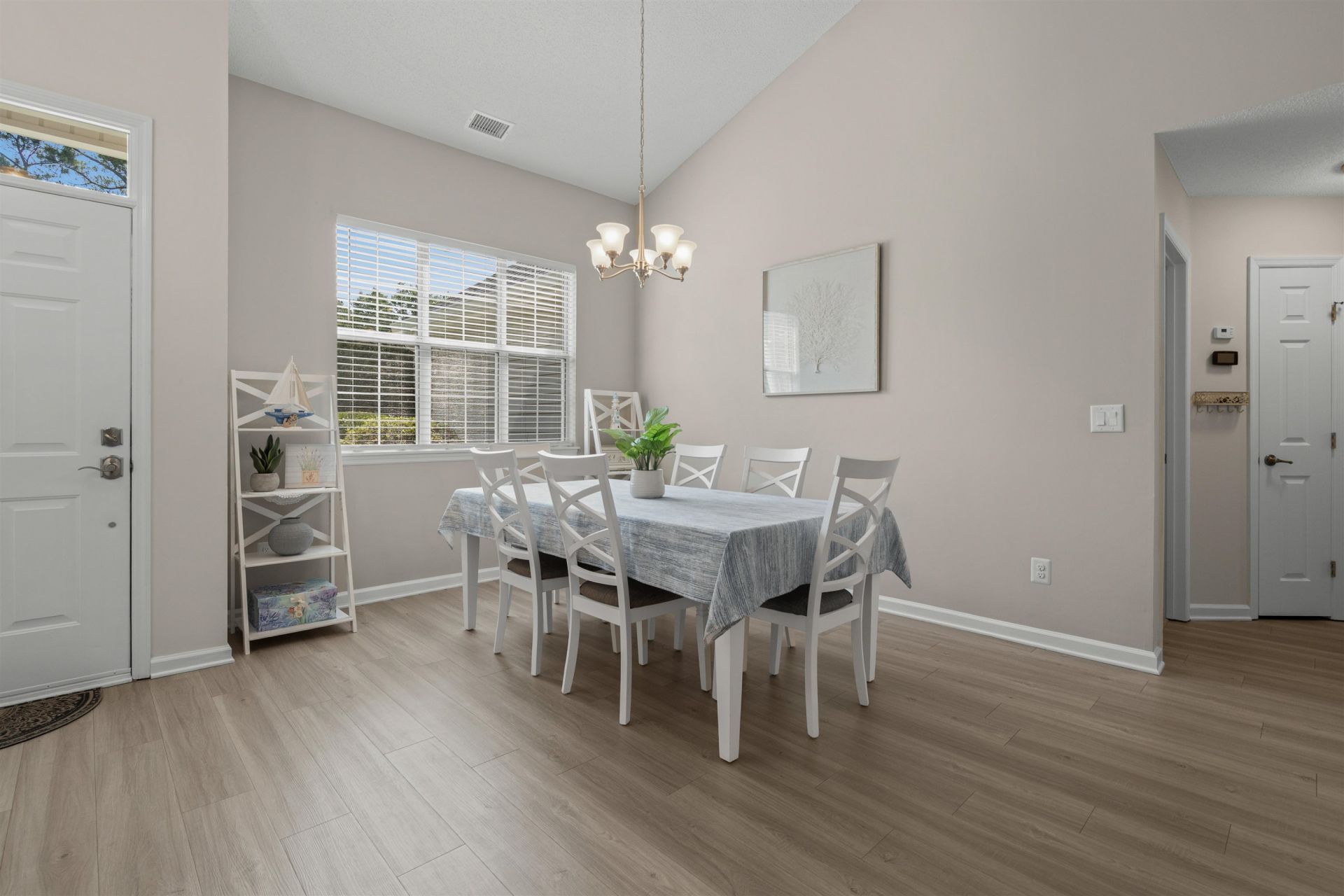 1204 Loblolly Ln. Photo 4
