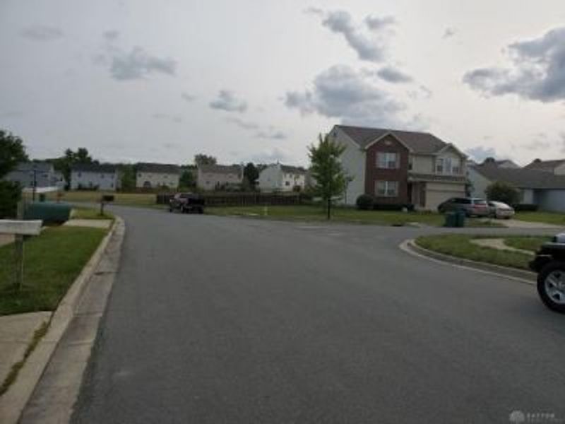 2294 Hazelnut Drive, Fairborn, OH 45324 Photo 4